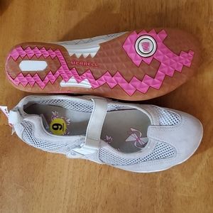 Ladies Merrill suede and mash strap shoes size 9